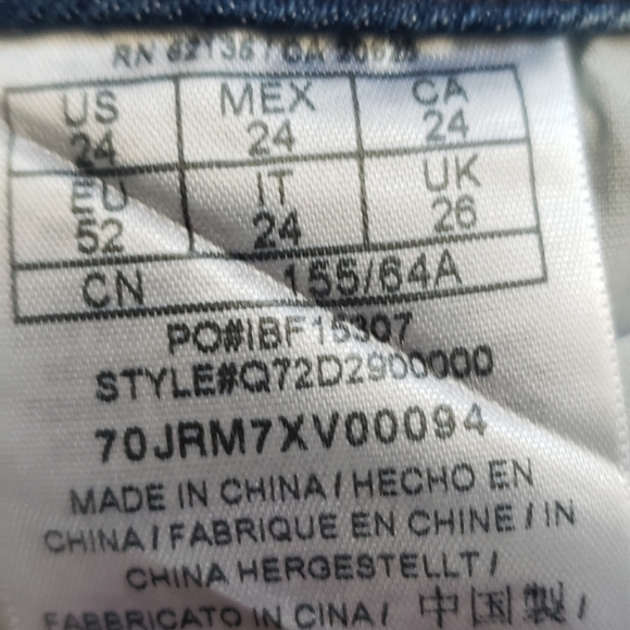 women's guess shorts with rhinestones size 24 - Picture 4 of 4